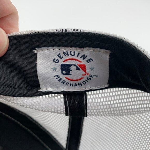 Arizona Diamondbacks MLB Gray White Fan Favorite Snapback Trucker Hat - Picture 5 of 6